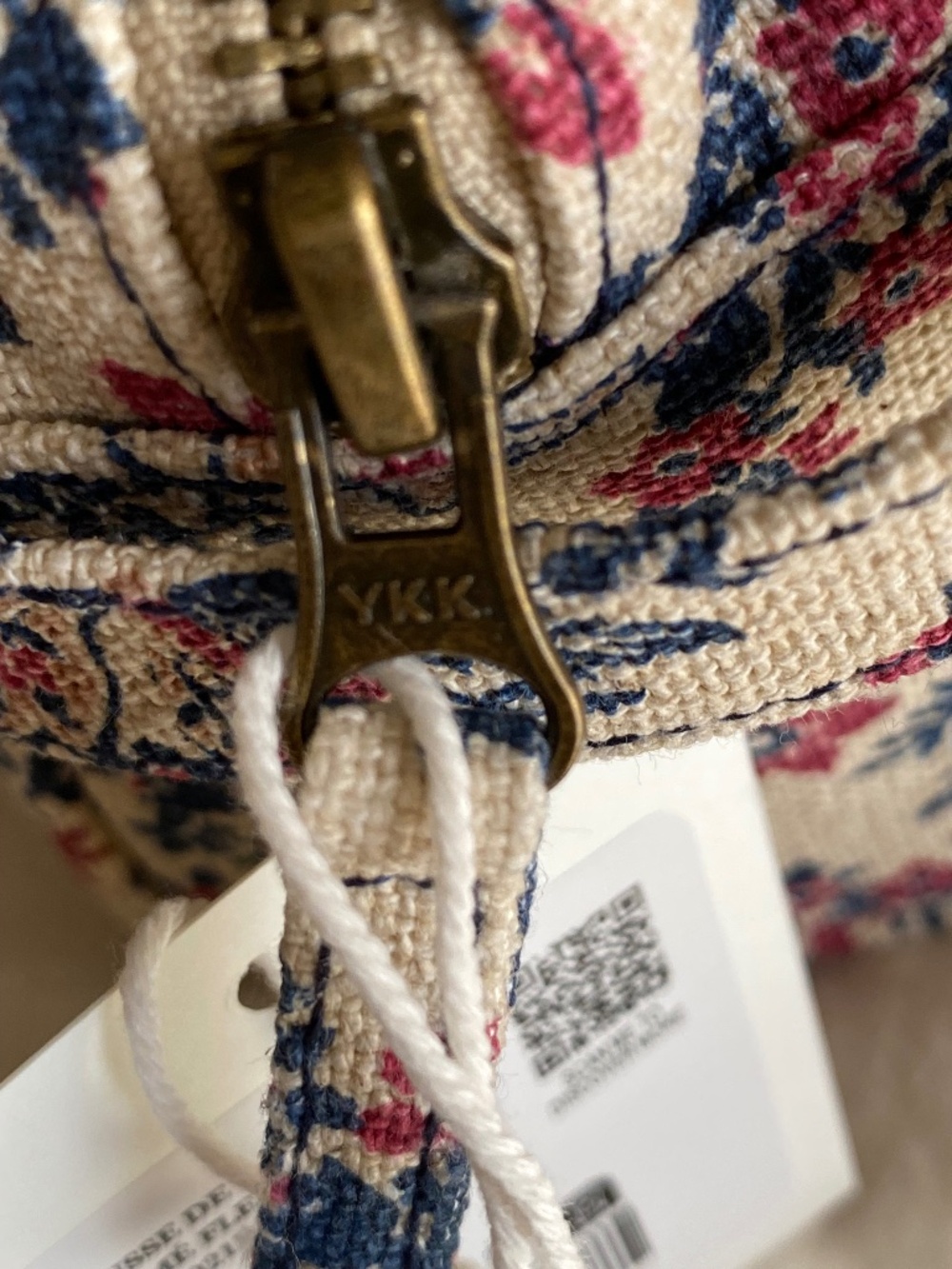 Sezane x Holiday Makeup Bag NWT - Picture 8 of 8